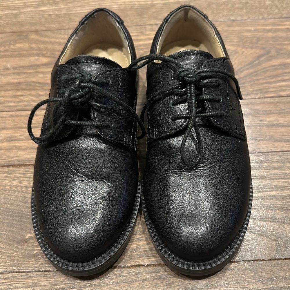 Toddler dress shoes.
